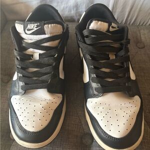 Nike Men's Black and White Leather Sneakers